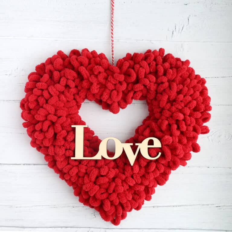 30+ STUNNING DIY VALENTINES DAY WREATH IDEAS - Stylin by Sarita