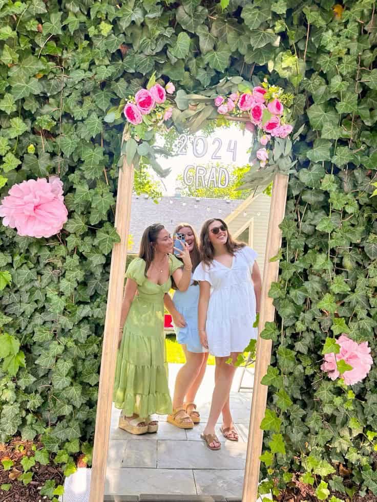 38 SUPER FUN BACKYARD GRADUATION PARTY IDEAS - Stylin by Sarita