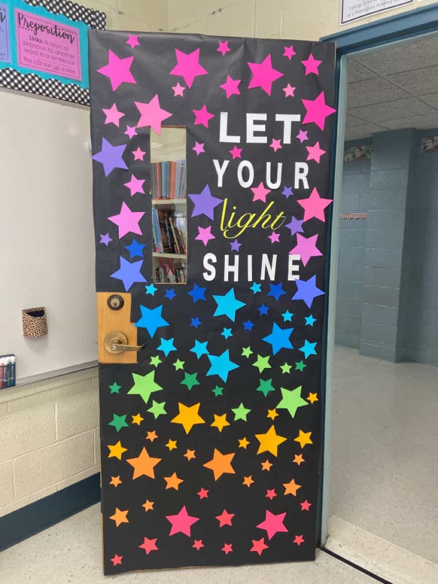 30+ SUPER CUTE BACK TO SCHOOL CLASSROOM DOOR IDEAS - Stylin by Sarita