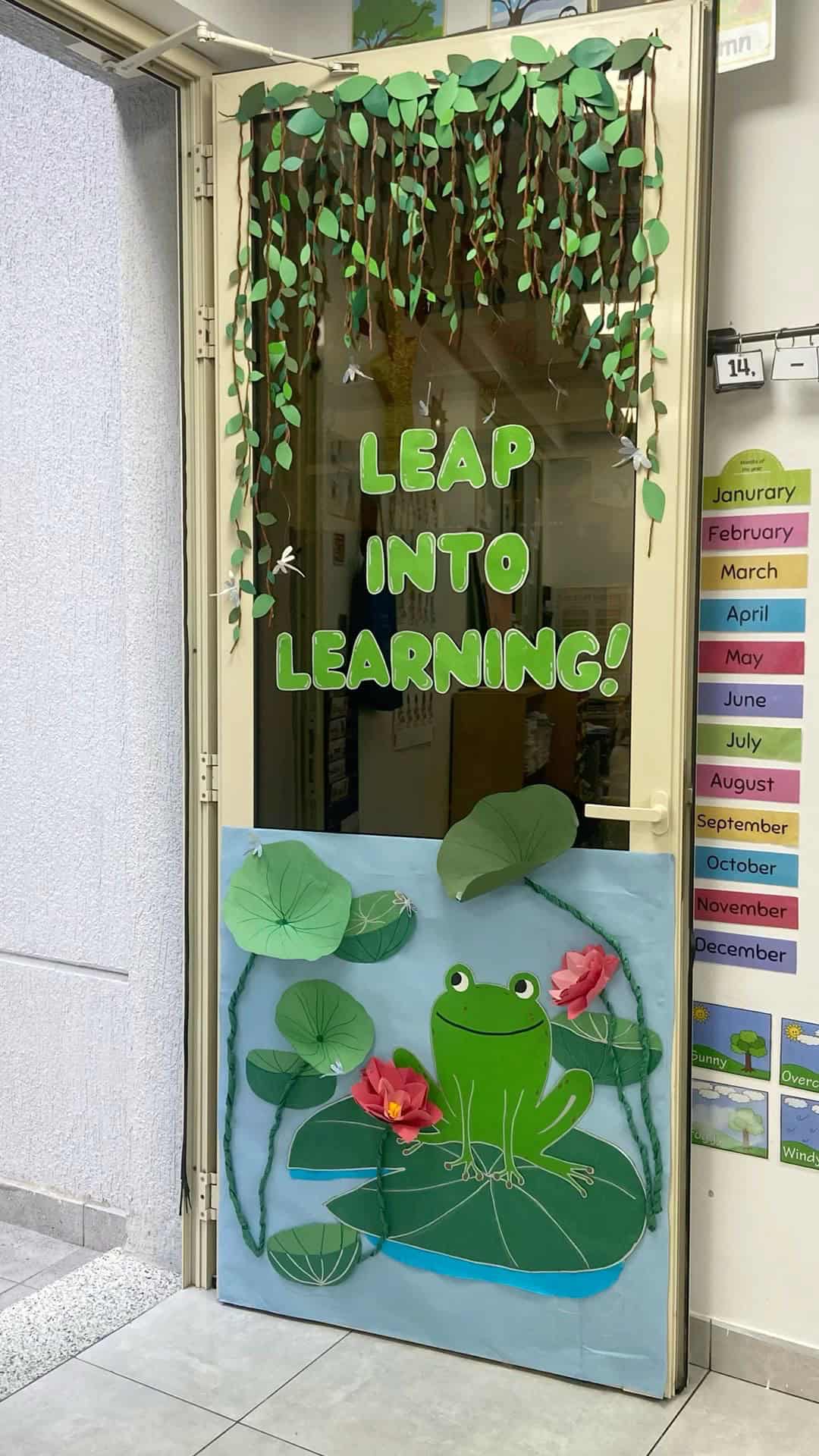 30+ SUPER CUTE BACK TO SCHOOL CLASSROOM DOOR IDEAS - Stylin by Sarita